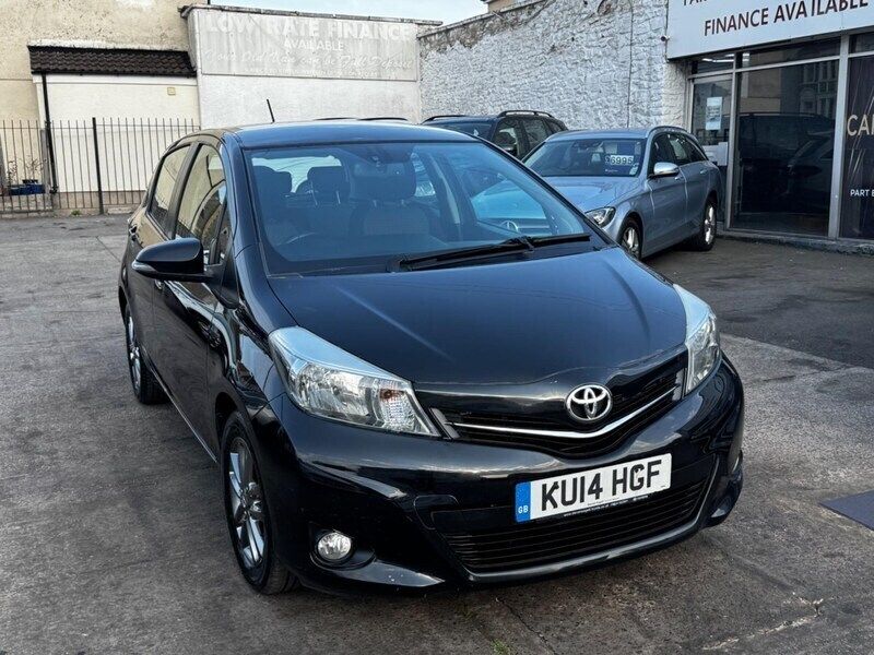 Black Used 2014 Toyota Yaris Plus Hatchback | £4,195 (Fair price) - Image 1/4