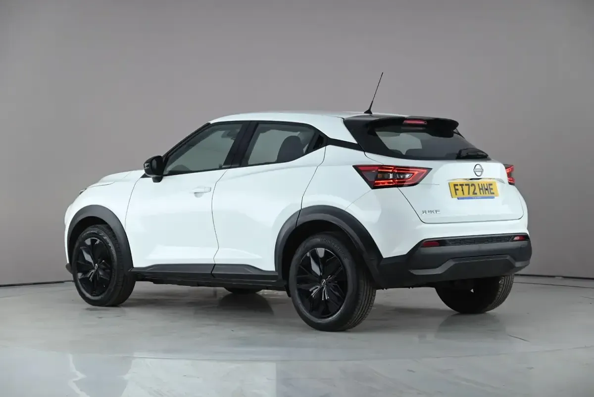 Używany Nissan Juke Acenta 114 KM (83 kW) 2023 Biały SUV
