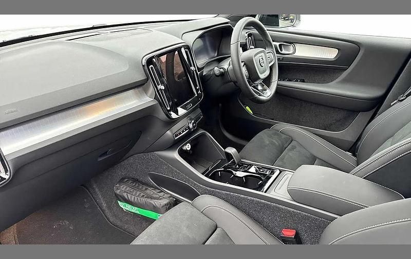 Used Volvo XC40 Plus 161 HP (118 kW) 2025 White SUV