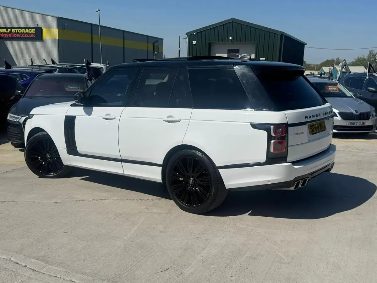 Used Land Rover Range Rover Vogue 275 HP (202 kW) 2018 White SUV