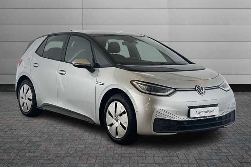 Scale silver with black roof Used 2023 VW ID.3 Pro Hatchback | £15,390 (Super price) - Image 1/4