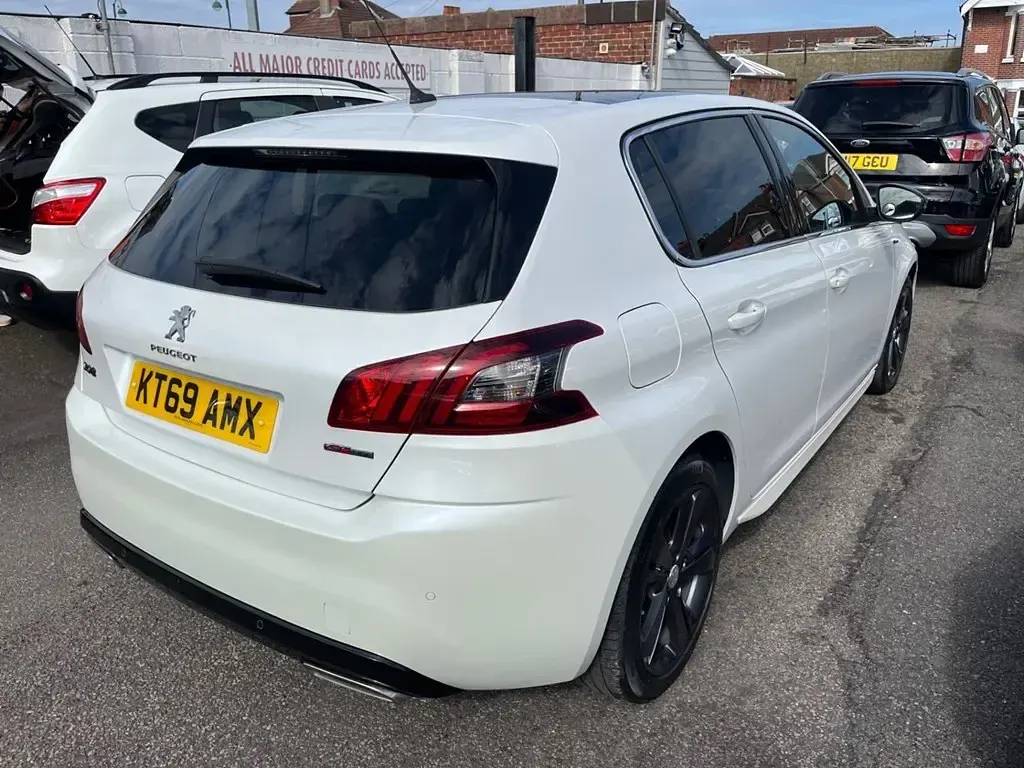 Used Peugeot 308 GT-line 130 HP (95 kW) 2020 White Hatchback