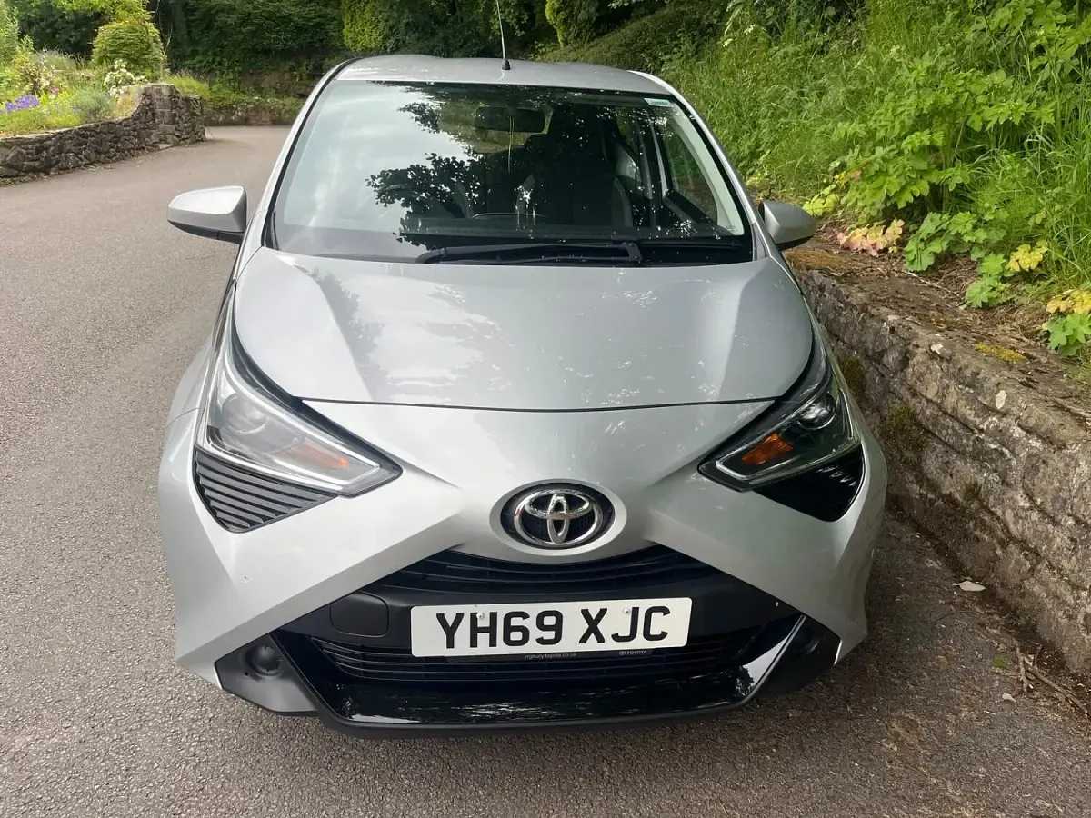 Used Toyota Aygo X-play 72 HP (52 kW) 2019 Silver Hatchback