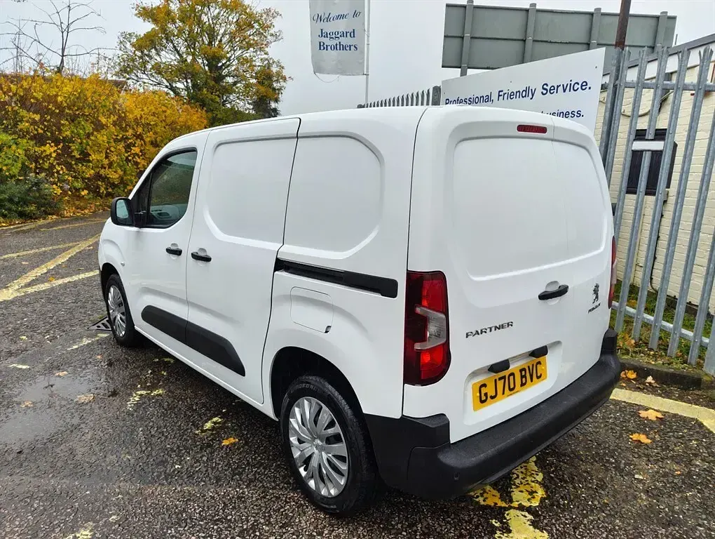 Used Peugeot Partner 2020 White MPV