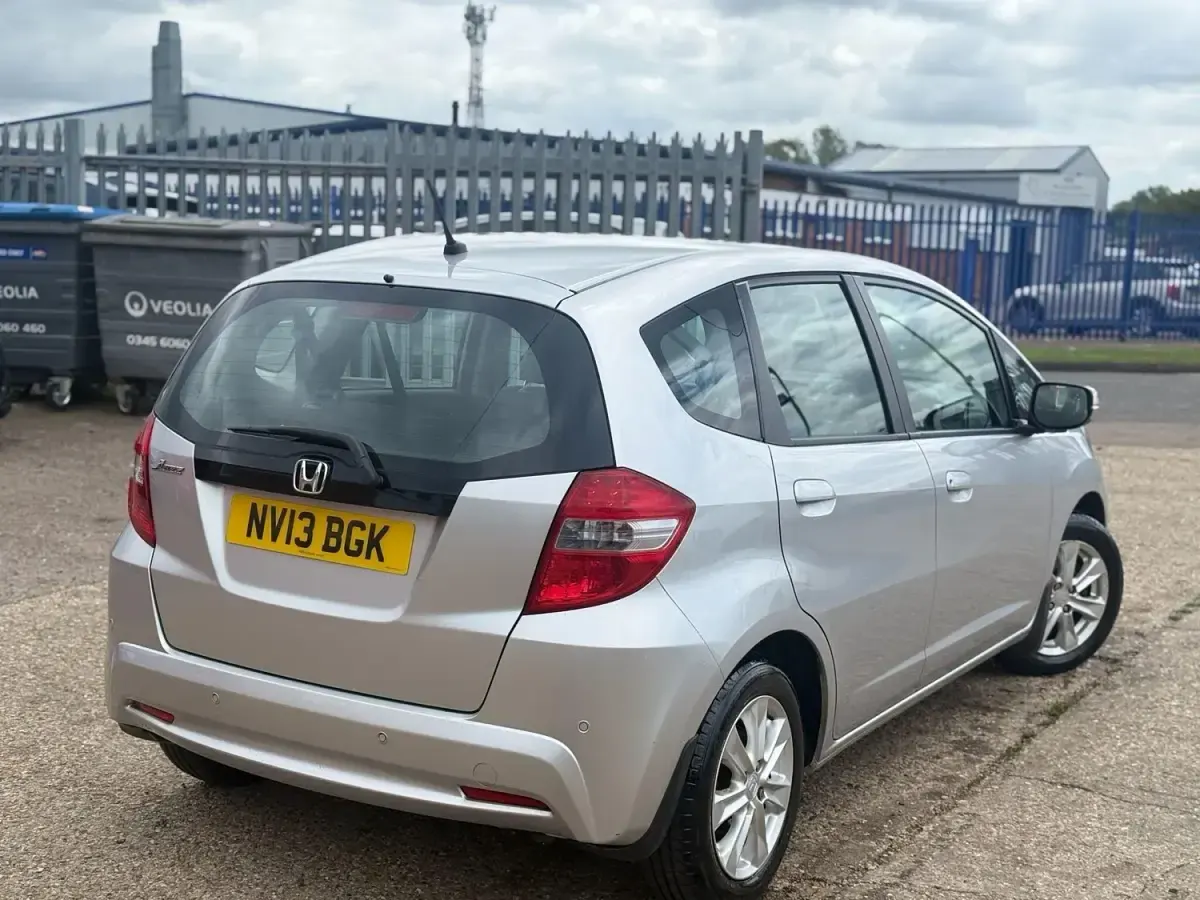 Used Honda Jazz ES 99 HP (72 kW) 2013 Silver Hatchback