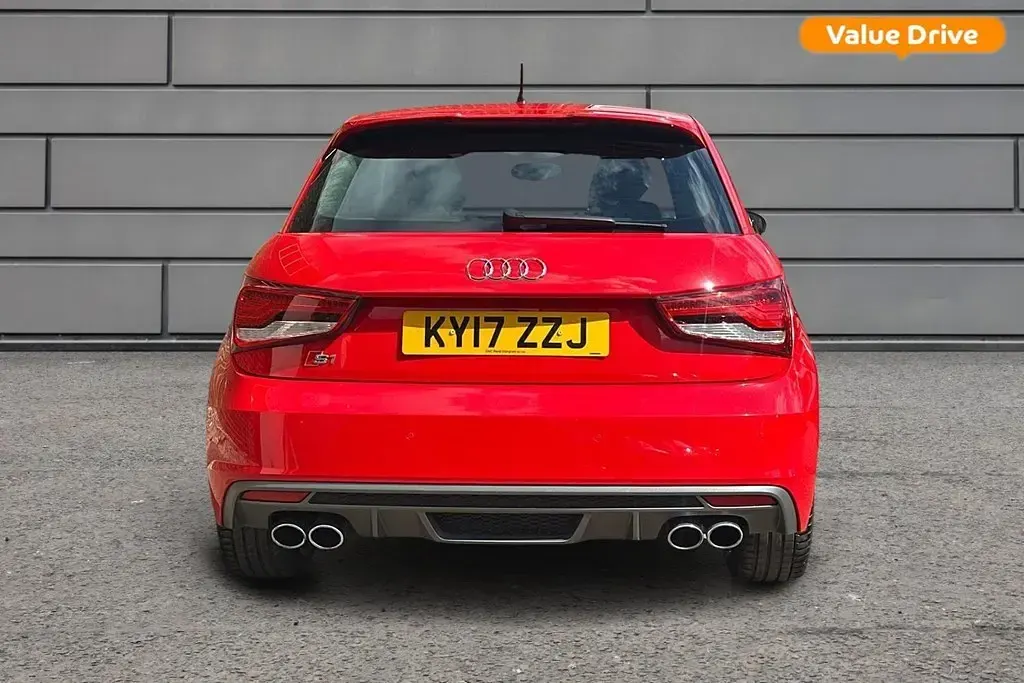 Begagnad Audi A1 Design 2017 Röd Halvkombi