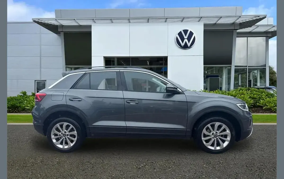 Used VW T-Roc Life 150 HP (110 kW) 2023 Grey SUV