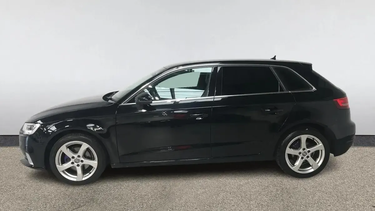 Używany Audi A3 Sport 116 KM (85 kW) 2019 Czarny Sedan/Limuzyna