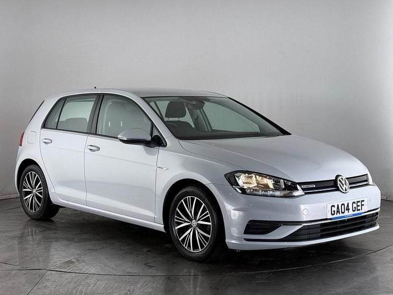 Silver Used 2018 VW Golf VII SE Hatchback | £16,500 (Fair price) - Image 1/4