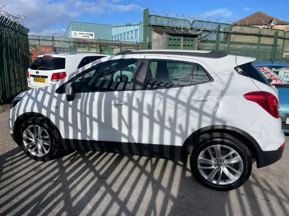 Used Vauxhall Mokka X Elite 115 HP (84 kW) 2017 White SUV