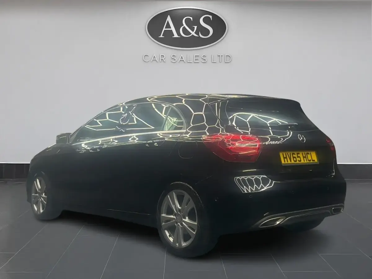 Used Mercedes A180 Executive 109 HP (80 kW) 2015 Black Hatchback