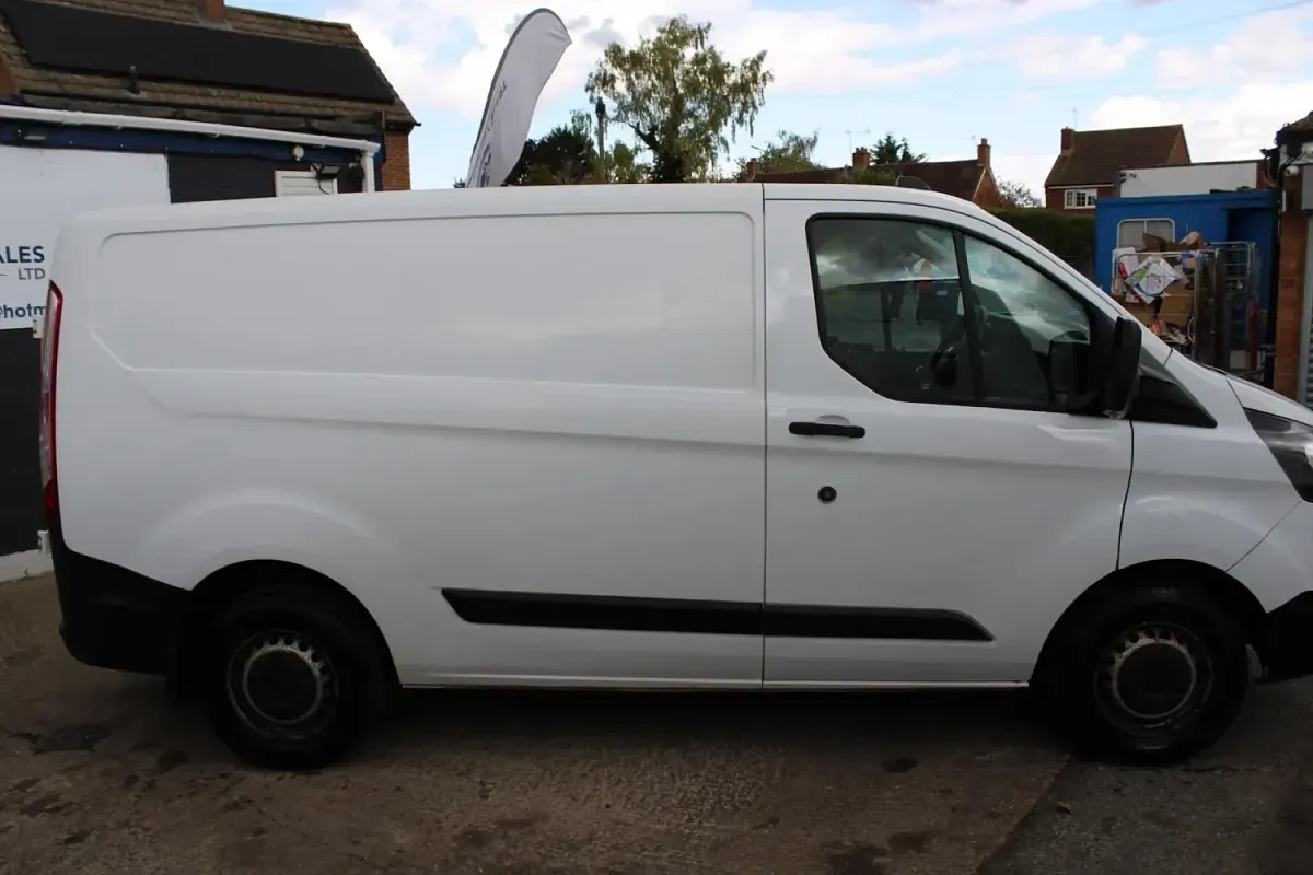 Used Ford Transit Custom 105 HP (77 kW) 2020 White Van