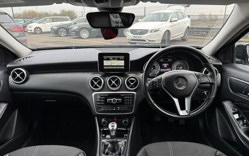 Used Mercedes A180 109 HP (80 kW) 2014 Purple Hatchback