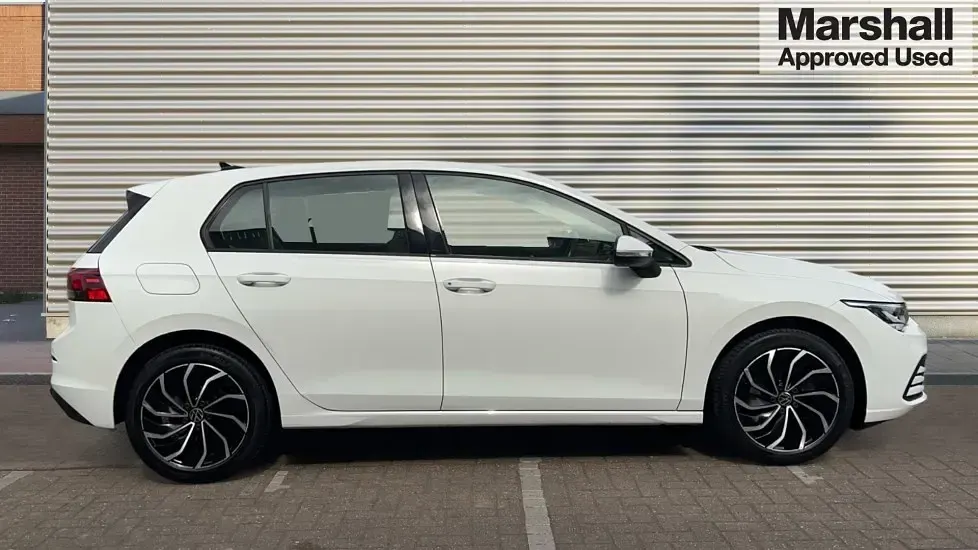 Used VW Golf VIII Life 110 HP (80 kW) 2022 White