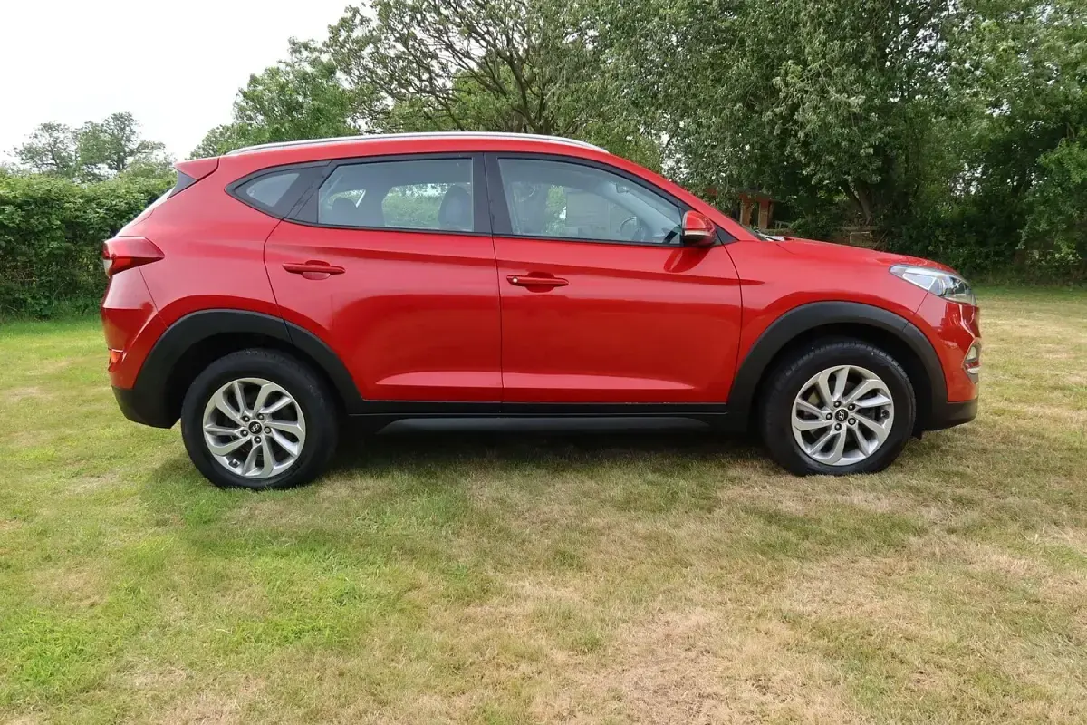 Used Hyundai Tucson SE 132 HP (97 kW) 2016 Red SUV