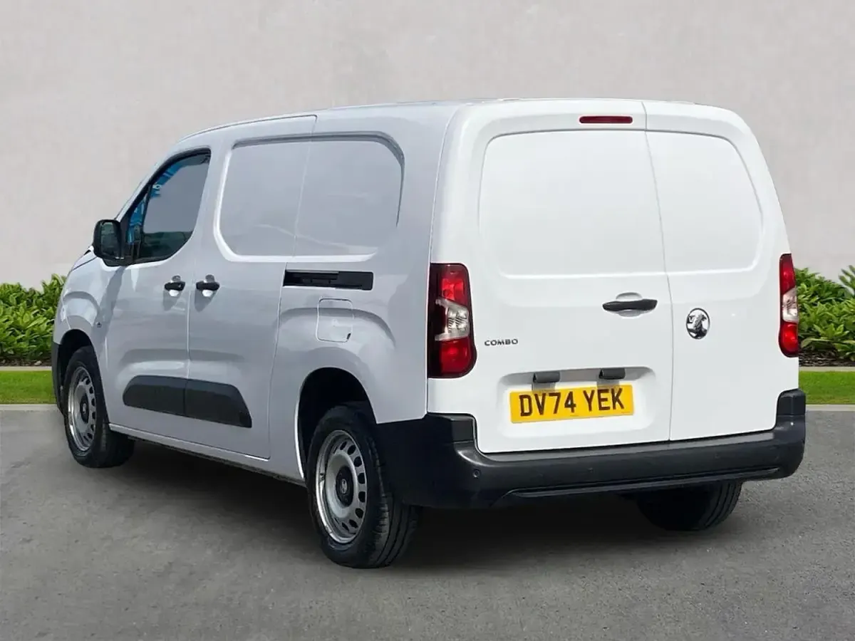 Używany Vauxhall Combo S 2024 Biały Minivan