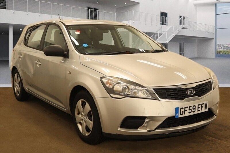 Silver Used 2009 Kia Ceed 4 Hatchback | £3,990 (Fair price) - Image 1/1