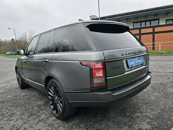 Begagnad Land Rover Range Rover Vogue 306 HK (225 kW) 2017 Grå SUV