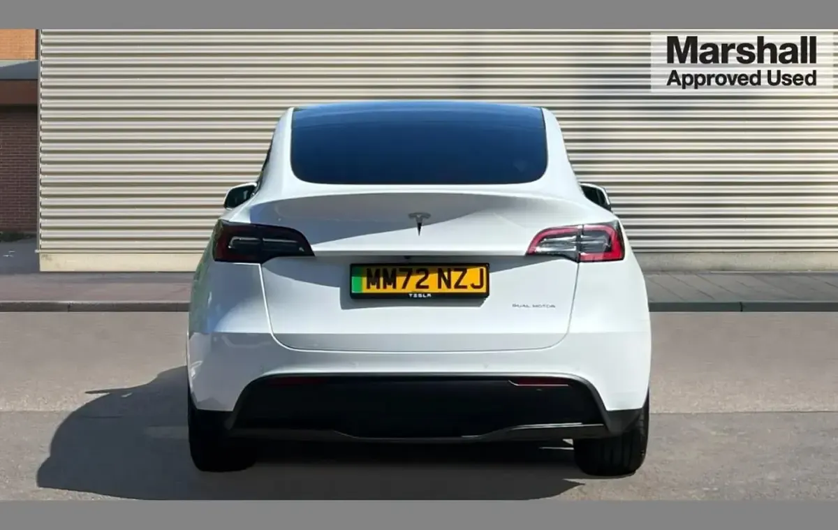 Used Tesla Model Y Long Range AWD 378 kW (514 HP) 2022 White SUV