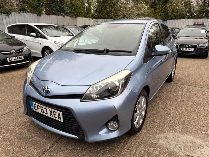 Used Toyota Yaris Hybrid Plus 2014 Blue Hatchback