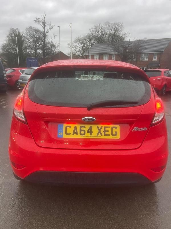 Used Ford Fiesta Zetec 82 HP (60 kW) 2015 Red Hatchback