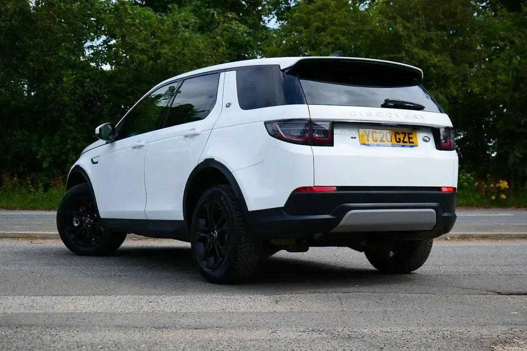 Used Land Rover Discovery 5 S 150 HP (110 kW) 2020 White SUV