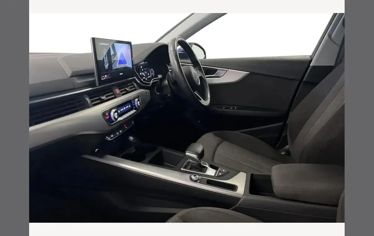 Used Audi A4 Comfort 150 HP (110 kW) 2022 Navarra blue Sedan