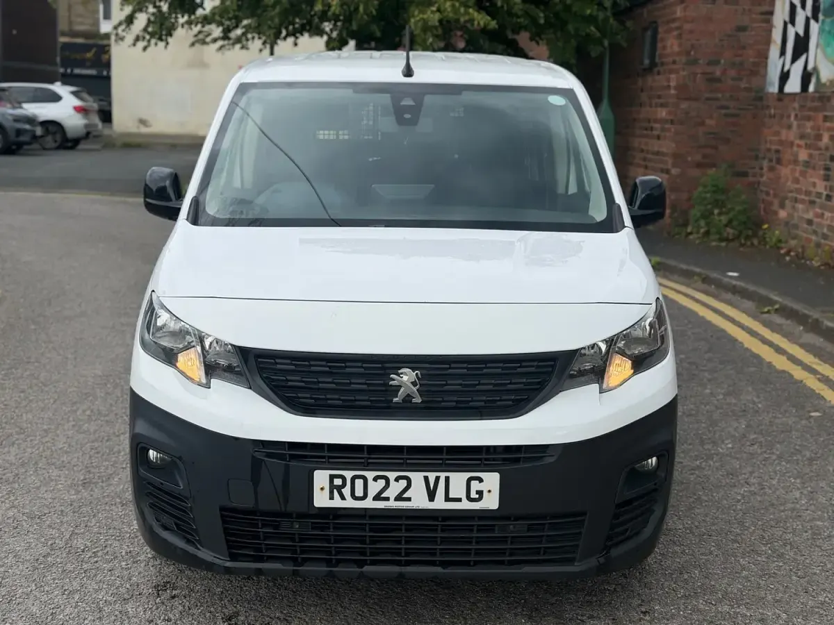 Used Peugeot Partner Premium 131 HP (96 kW) 2022 White MPV