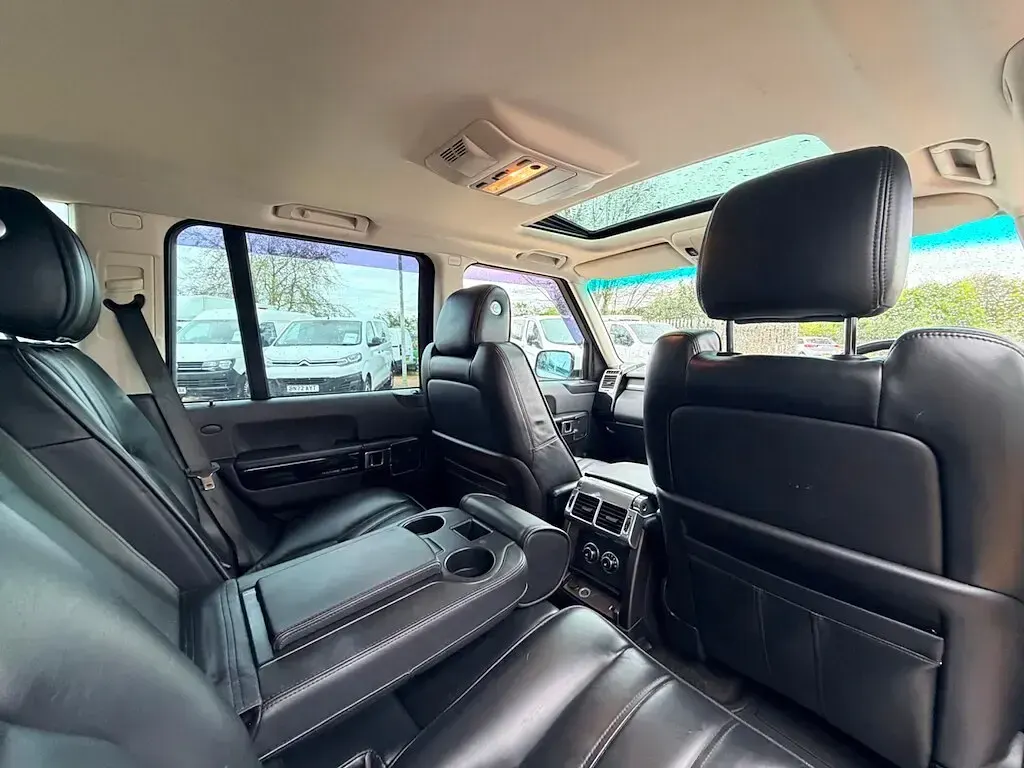 Used Land Rover Range Rover Vogue 313 HP (230 kW) 2012 White SUV