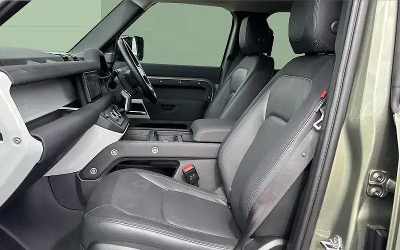 Used Land Rover Defender SE Dynamic 249 HP (183 kW) 2025 SUV