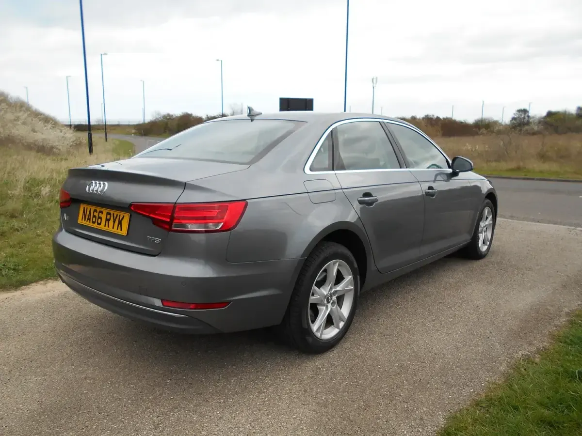 Used Audi A4 Sport 150 HP (110 kW) 2016 Grey Sedan