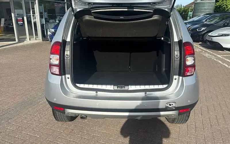 Usado Dacia Duster Lauréate 109 CV (80 kW) 2016 Plateado SUV