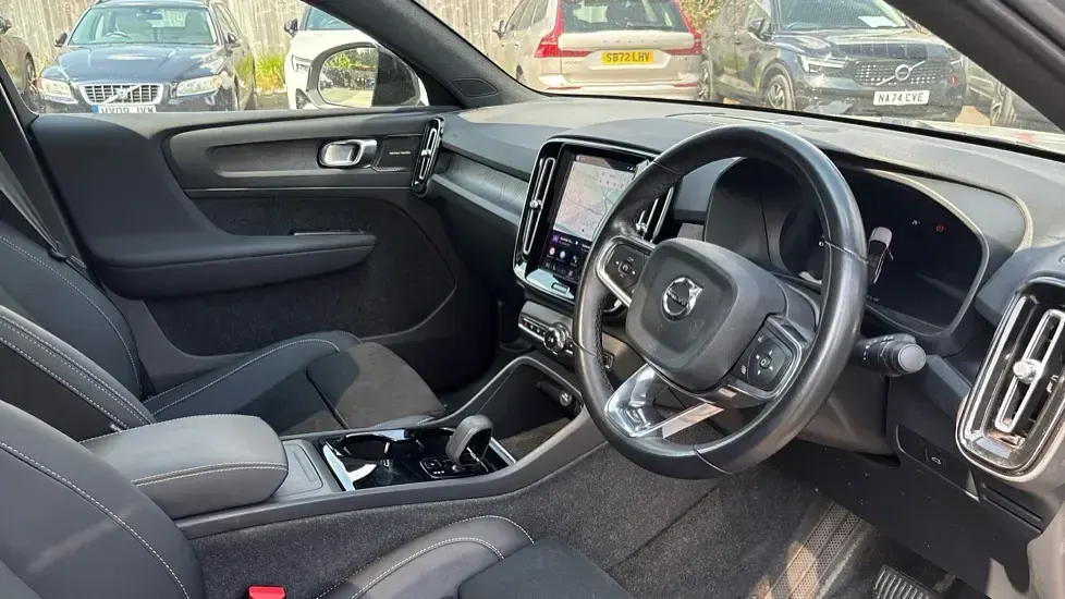 Usado Volvo C40 Ultimate 169 kW (231 HP) 2023 Prateado SUV