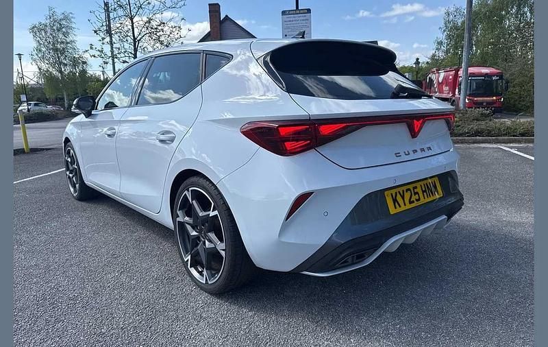 Used Cupra Leon 147 HP (108 kW) 2025 White Hatchback