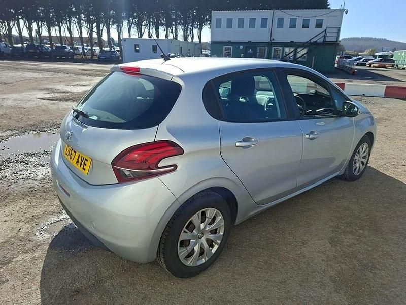 Usado Peugeot 208 Access 100 HP (73 kW) 2018 Prateado Citadino