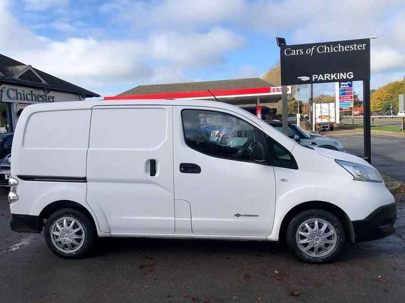 Used Nissan e-NV200 Acenta 80 kW (109 HP) 2015 White MPV