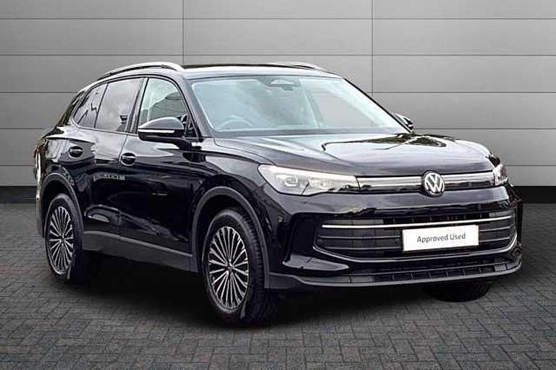 Black Used 2025 VW Tiguan Match SUV | £33,550 (Expensive) - Image 1/4