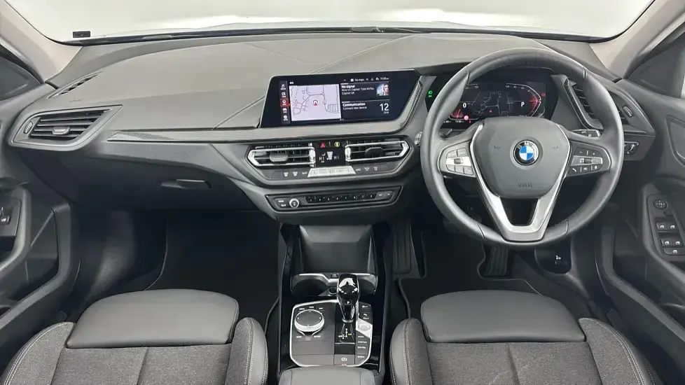 Used BMW 118 Sport Line 134 HP (98 kW) 2023 Blue Hatchback