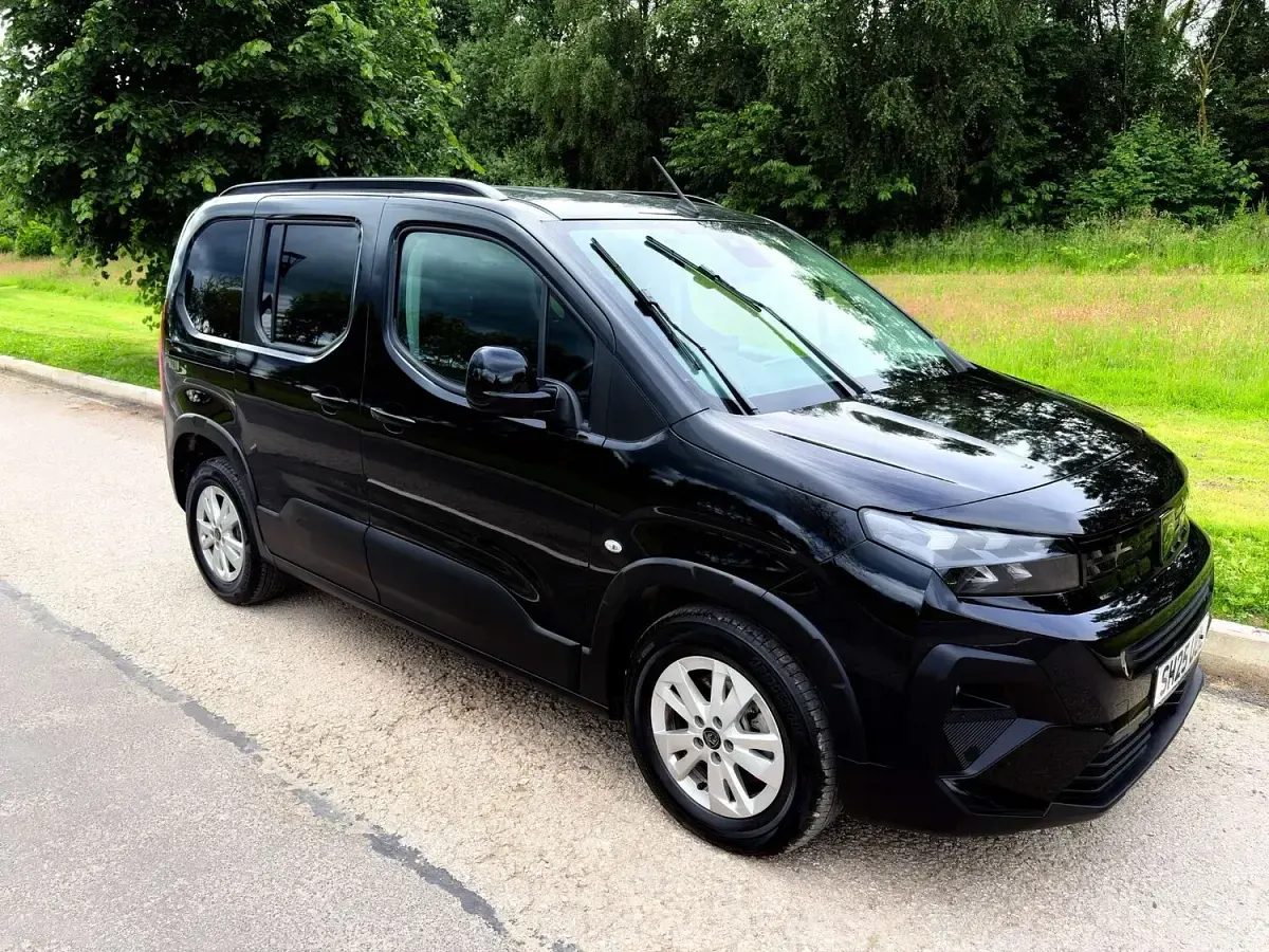 New Peugeot Rifter Allure 100 HP (73 kW) 2025 Black MPV