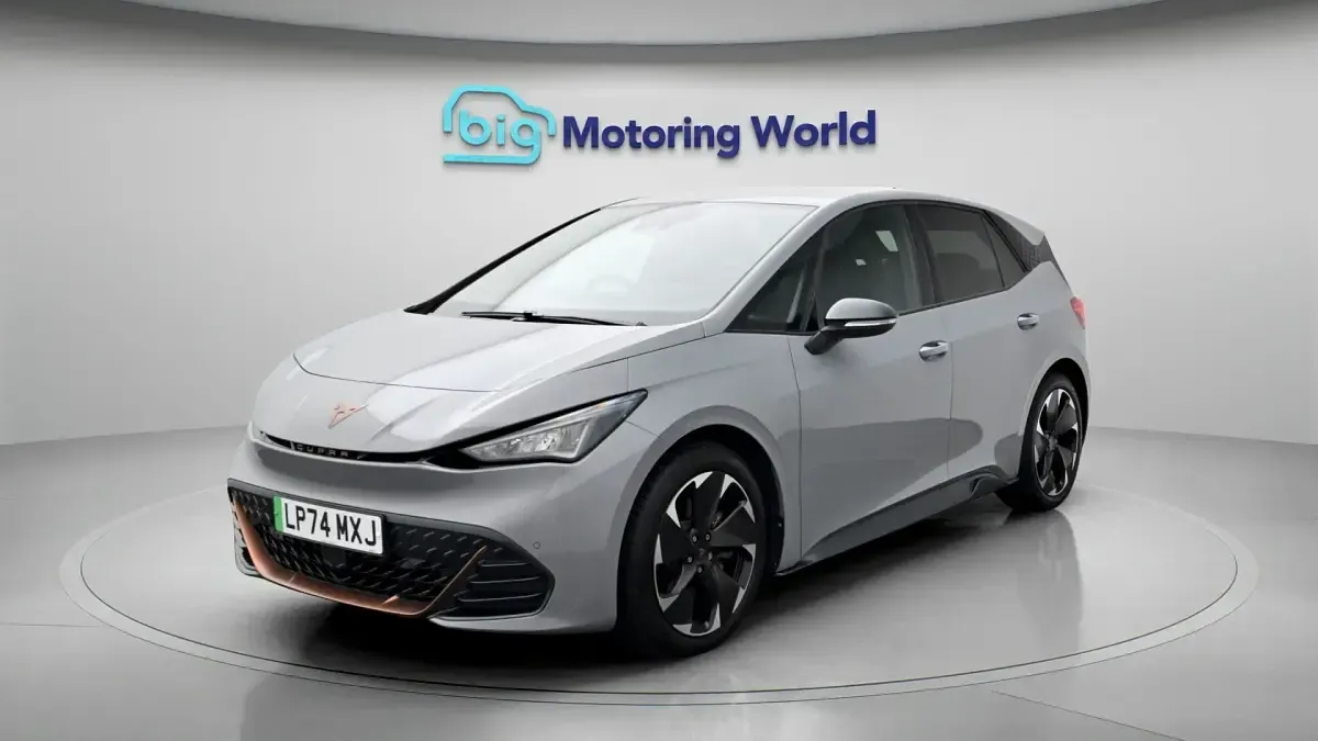 Begagnad Cupra Born e-Boost 169 kW (231 HK) 2025 Grå Halvkombi