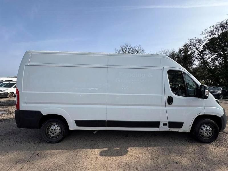 Used Peugeot Boxer 130 HP (95 kW) 2018 White Van