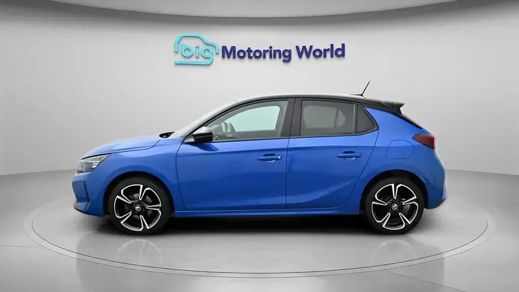 Second-hand Vauxhall Corsa 75 CP (55 kW) 2024 Albastru Hatchback