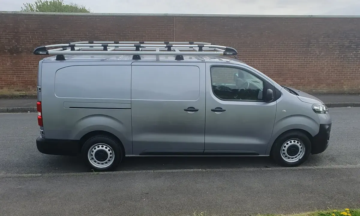 Used Vauxhall Vivaro 145 HP (106 kW) 2022 Grey MPV