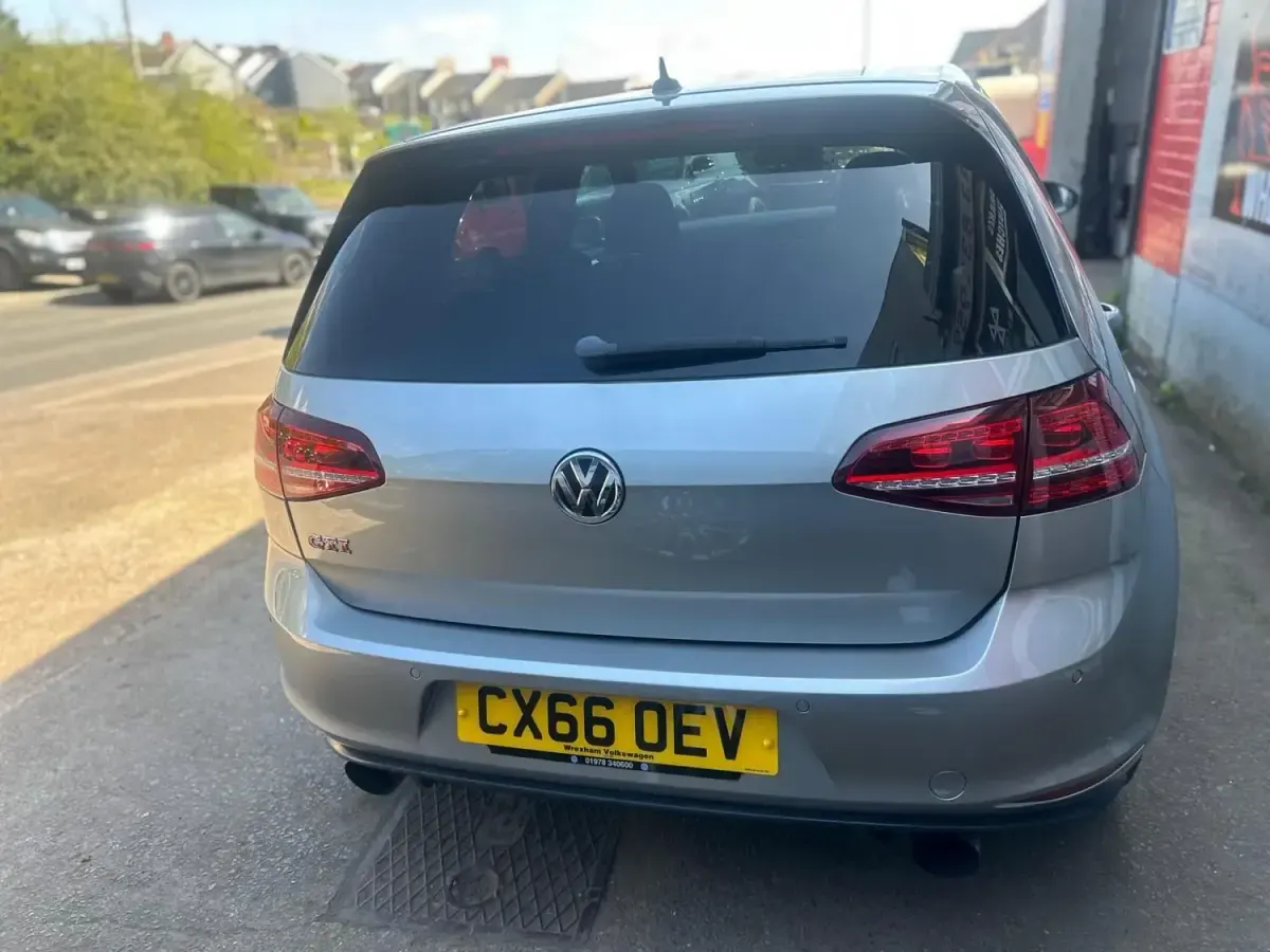 Usado VW Golf VII GTI 315 HP (231 kW) 2016 Prateado Citadino