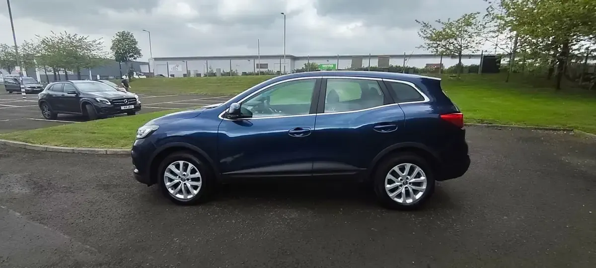 Begagnad Renault Kadjar Play 115 HK (84 kW) 2019 Blå SUV