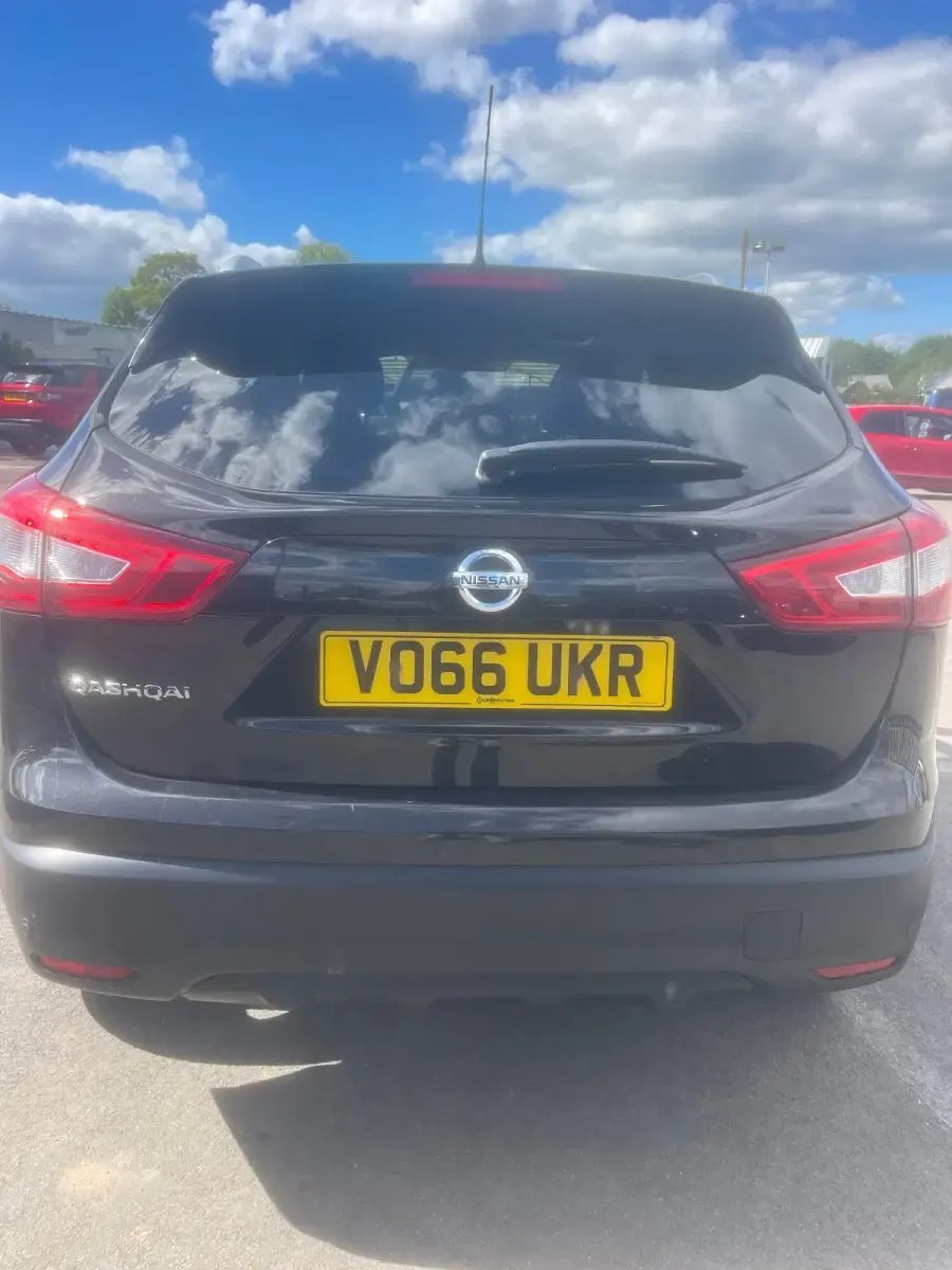 Used Nissan Qashqai N-Connecta 110 HP (80 kW) 2016 Black SUV