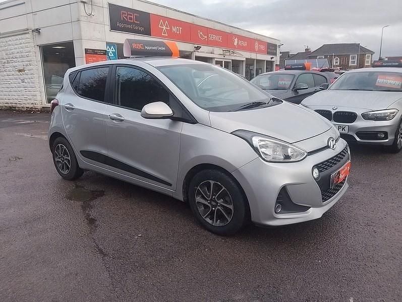 Used Hyundai i10 Premium 66 HP (48 kW) 2018 Silver Hatchback
