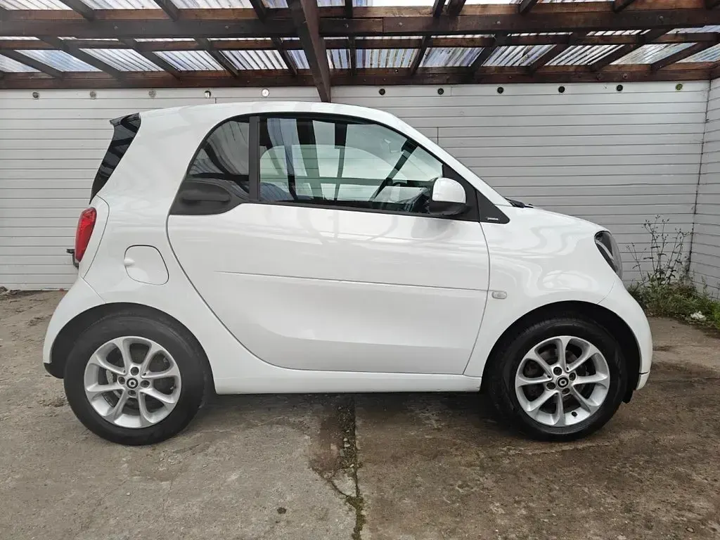 Used Smart ForTwo Coupé Passion 71 HP (52 kW) 2018 White Coupe