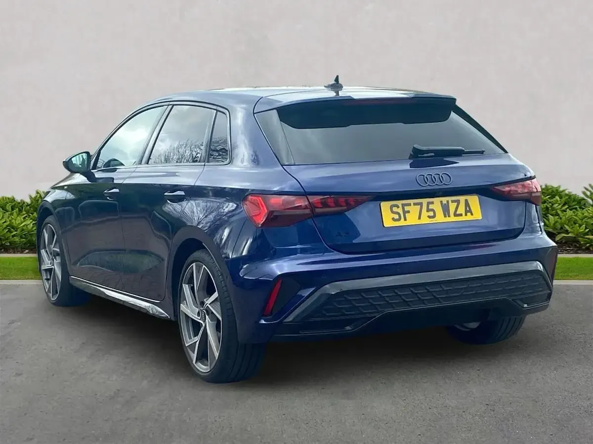 Usado Audi A3 Black Edition 2025 Azul Utilitario