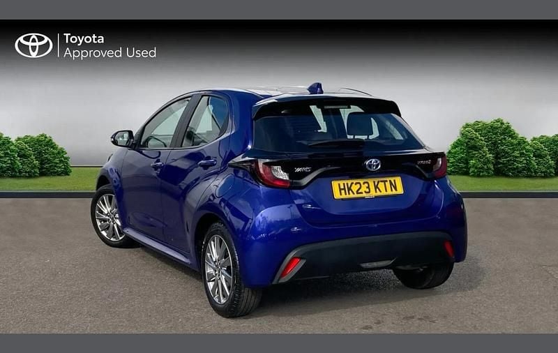 Used Toyota Yaris Hybrid 113 HP (83 kW) 2023 Blue Hatchback
